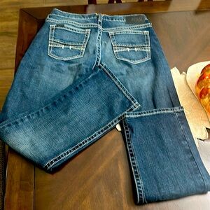 Slightly worn. Good condition. Zipper is in condition